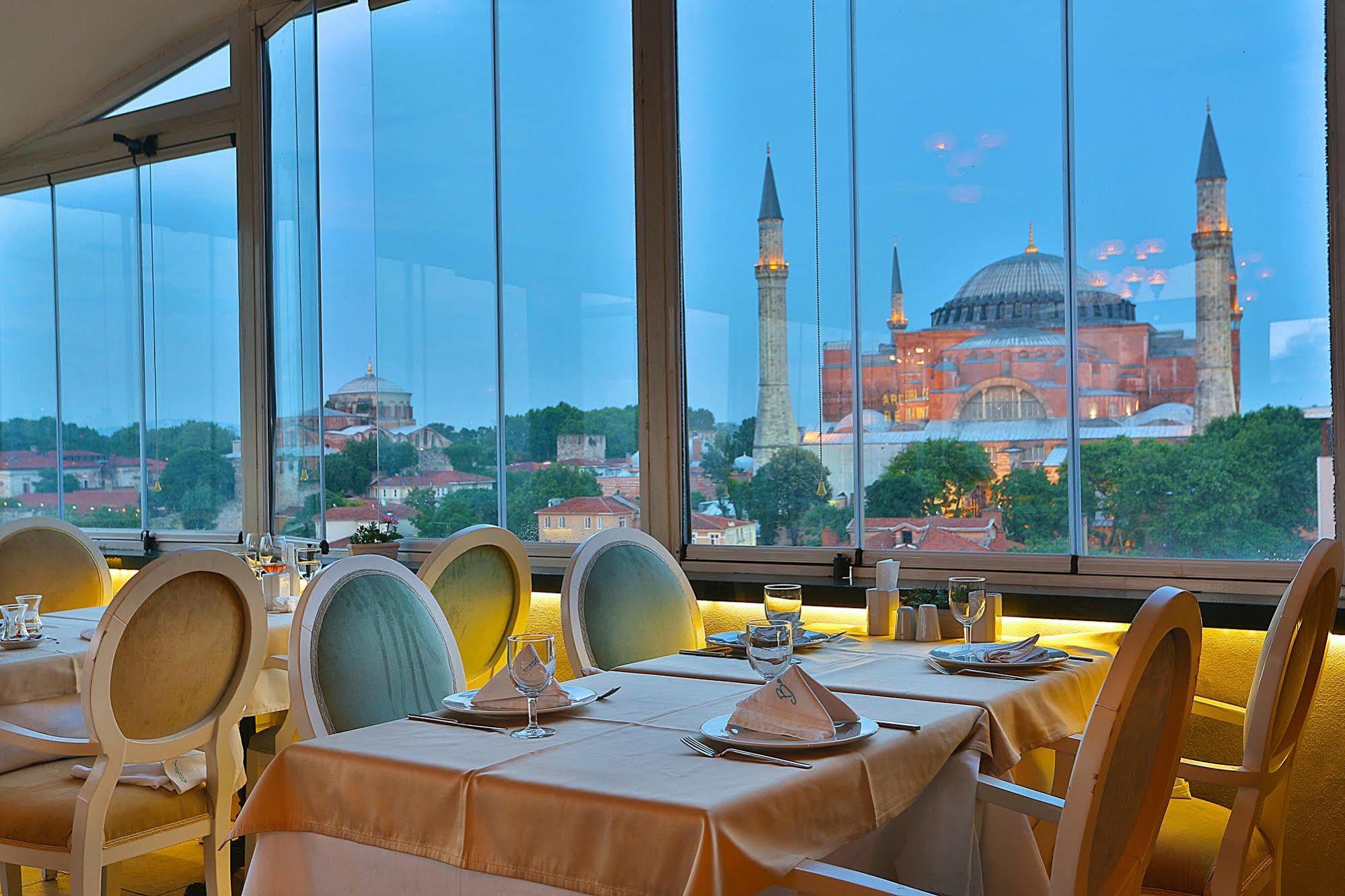 The Istanbul Hotel Esterno foto